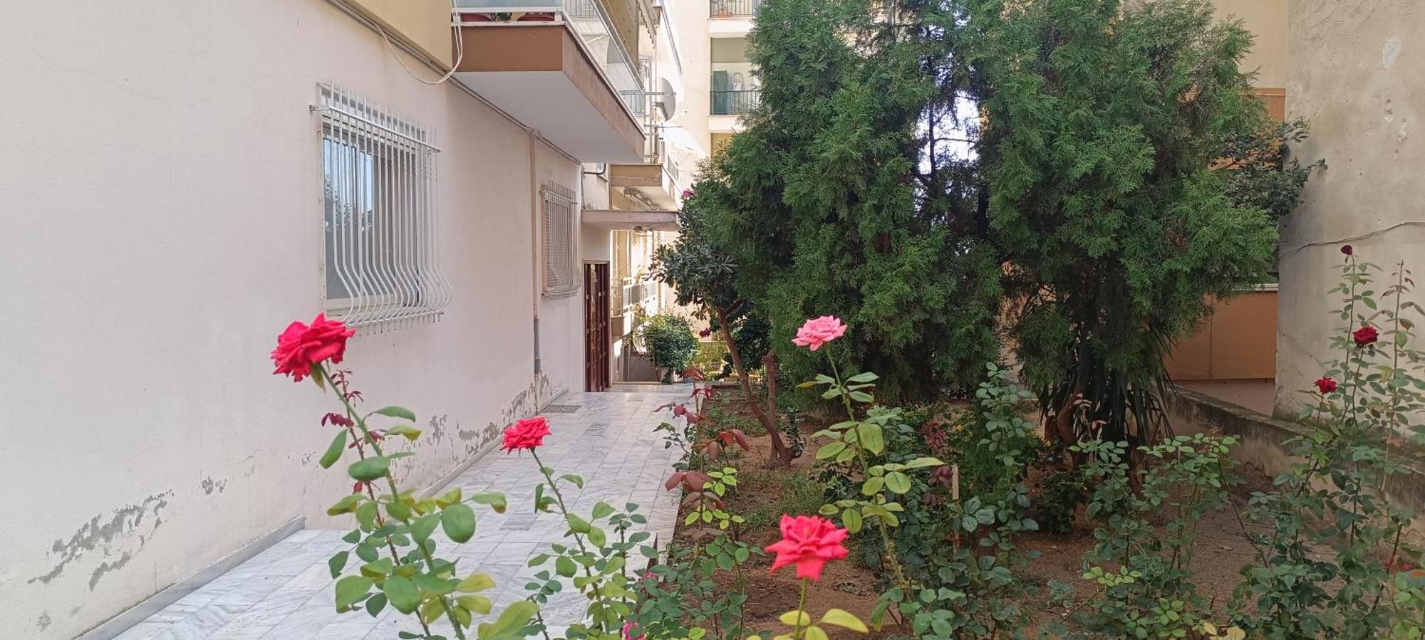 Floral Tribute Apartment *